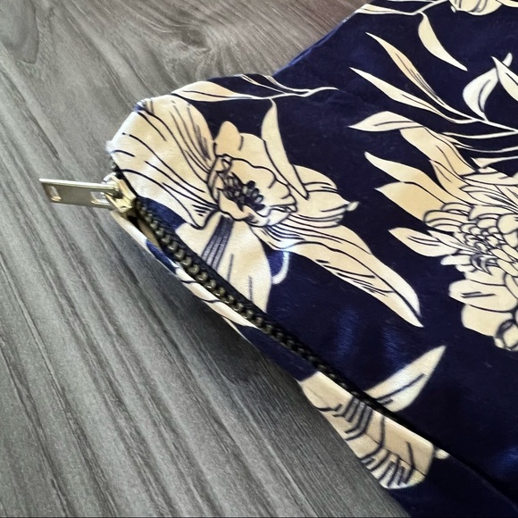Zara Floral Navy and White Satin Pencil Skirt - Picture 9 of 10